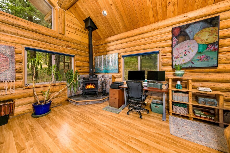More Photos Of 82 Meadows Loop, Lyle Specialty For Sale