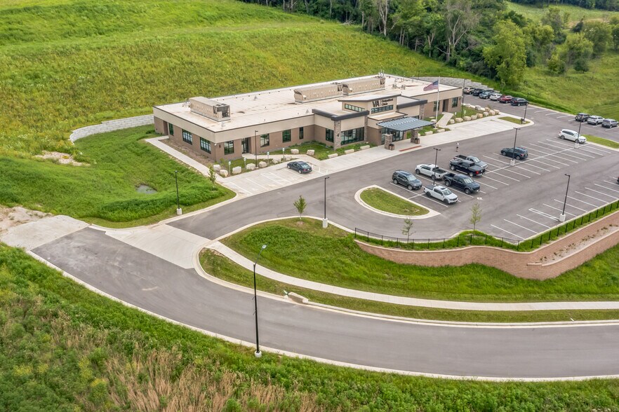 More Photos Of 1106 Military Blvd, Decorah Office For Sale