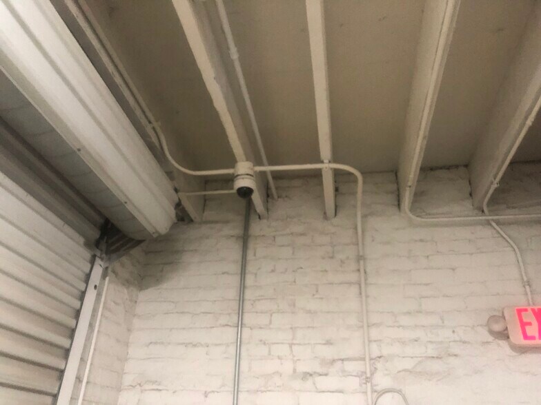 More Photos Of 2826 Barnes Ave, Indianapolis Warehouse For Lease