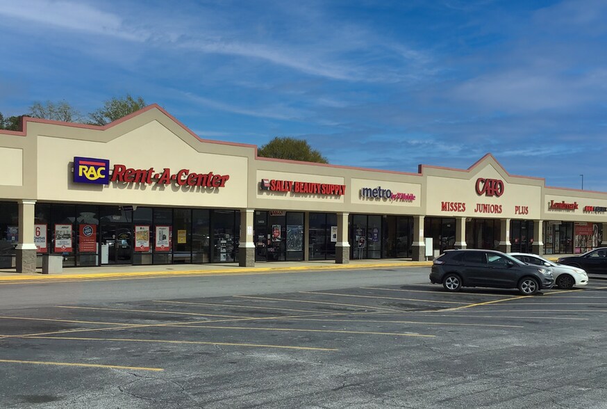 More Photos Of 14055 E Wade Hampton Blvd, Greer Unknown For Lease