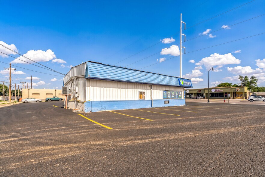 More Photos Of 2406 34th St, Lubbock Office For Sale