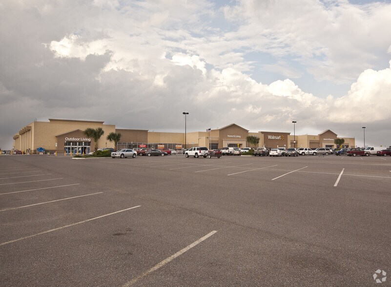 More Photos Of 1715 Expressway 83, Penitas Freestanding For Lease