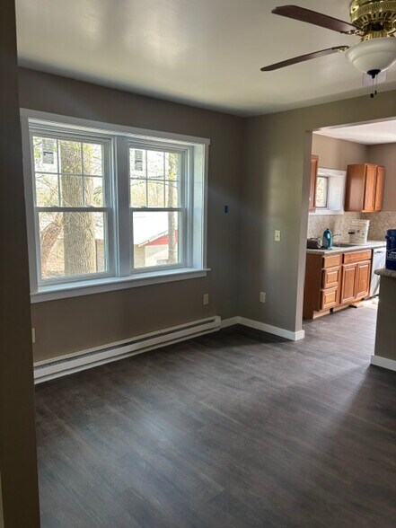 More Photos Of 429 Riverview Dr, Walnutport Flex For Sale