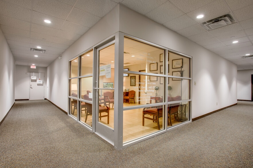 More Photos Of 1130 Beachview St, Dallas Medical For Lease