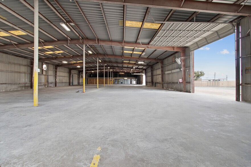 More Photos Of 6719 E Highway 332, Freeport Industrial For Sale
