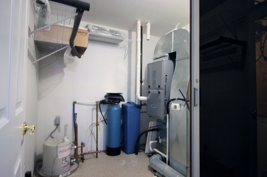 More Photos Of 10151-10171 Bergin Rd, Howell Flex For Lease