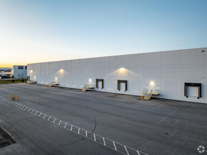 More Photos Of 4931 Executive Ct S, Frederick Unknown For Lease