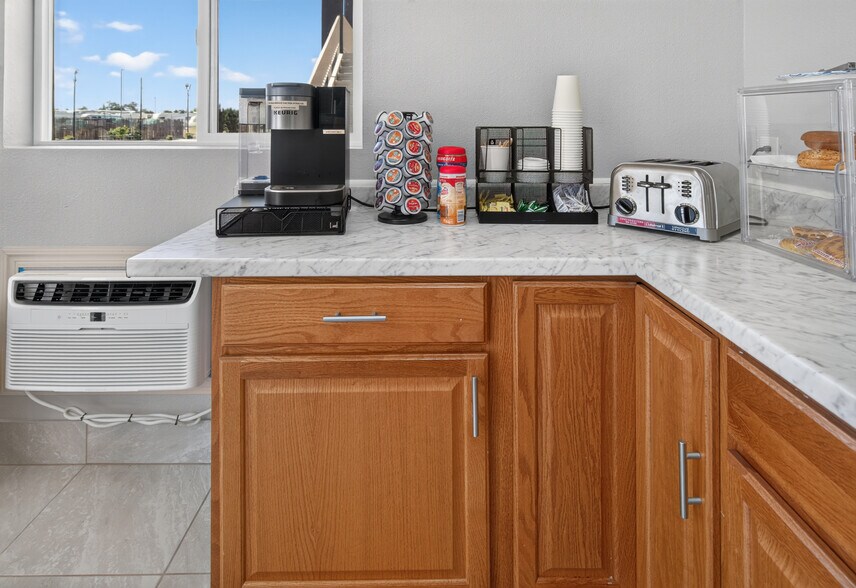 More Photos Of 2111 Whitley Ave, Corcoran Hotel For Sale