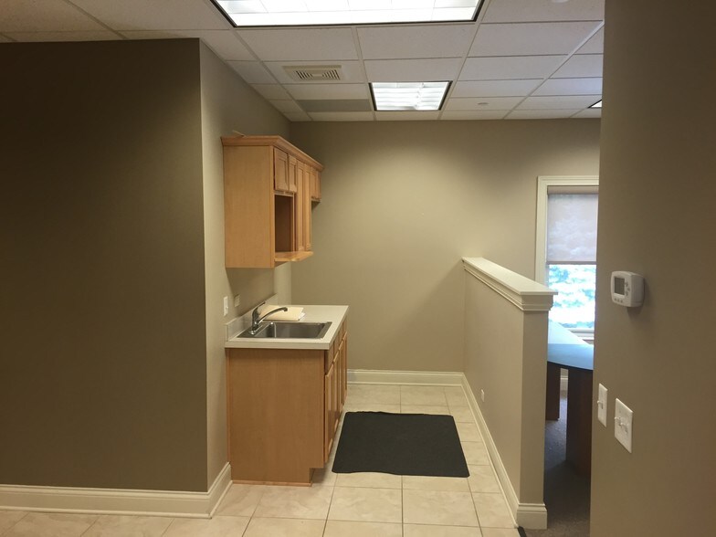 More Photos Of 1421-1431 McHenry Rd, Buffalo Grove Office For Sale