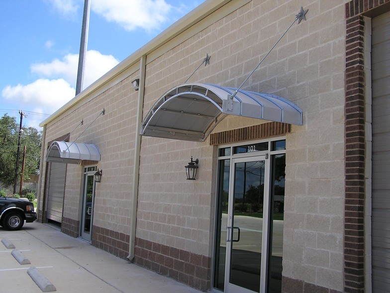 More Photos Of 18847 Redland Rd, San Antonio Showroom For Lease
