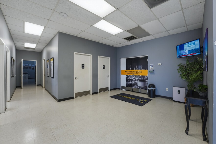 More Photos Of 4820 Railroad St, Deer Park Warehouse For Lease