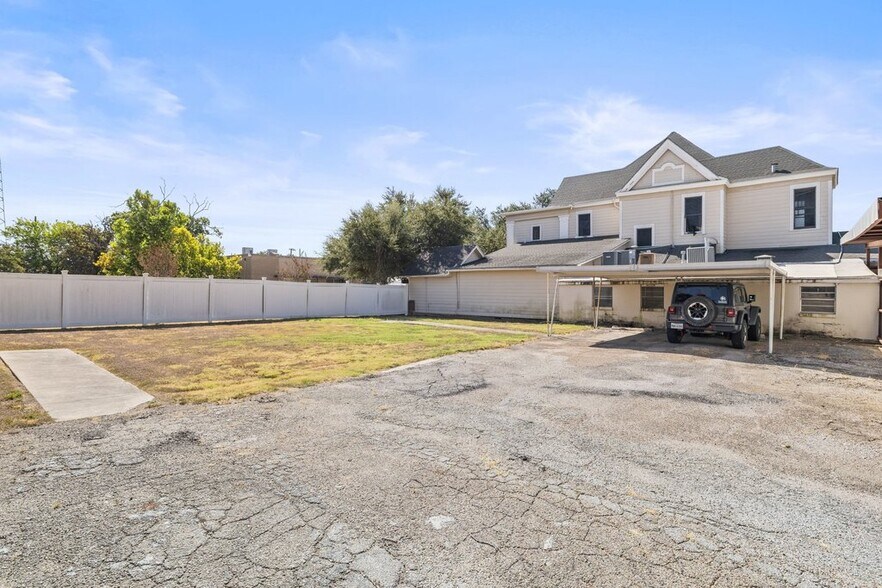 More Photos Of 503 Talbot St, Taylor Funeral Home For Sale
