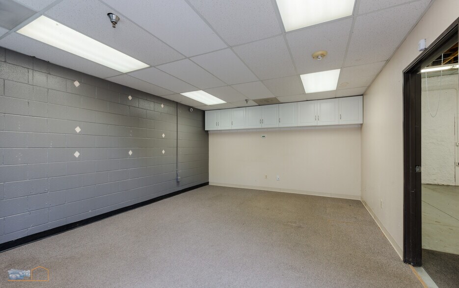 More Photos Of 1243 S Sherman Dr, Longmont Warehouse For Lease