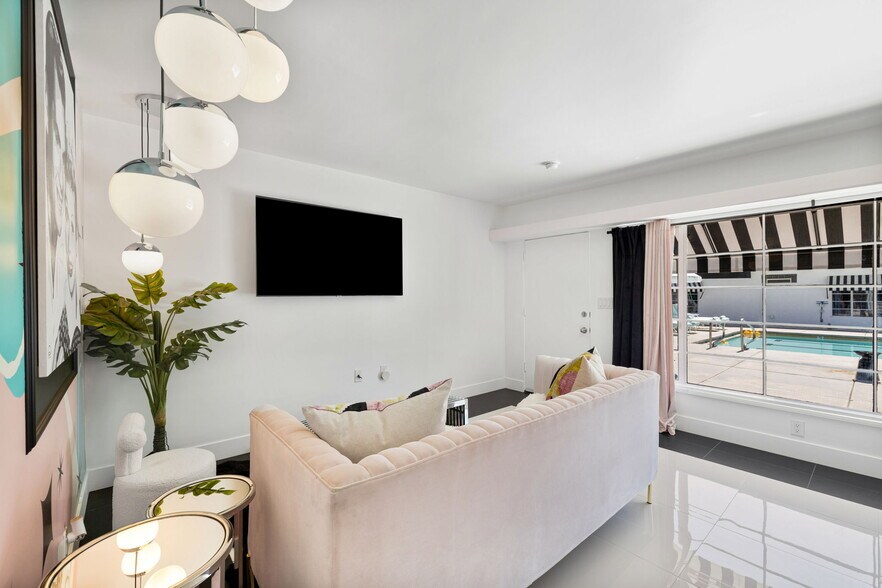 More Photos Of 120 W Vereda Sur, Palm Springs Hotel For Sale