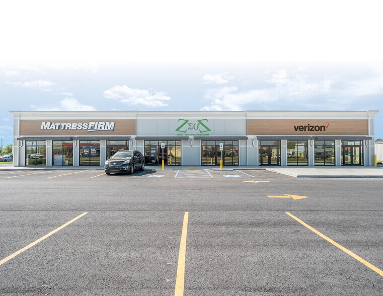 More Photos Of 900 E Admiral Doyle Dr, New Iberia Freestanding For Sale