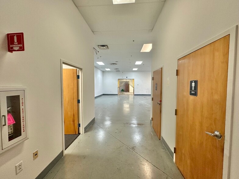 More Photos Of 1470 E Weisgarber Rd, Knoxville Light Distribution For Lease