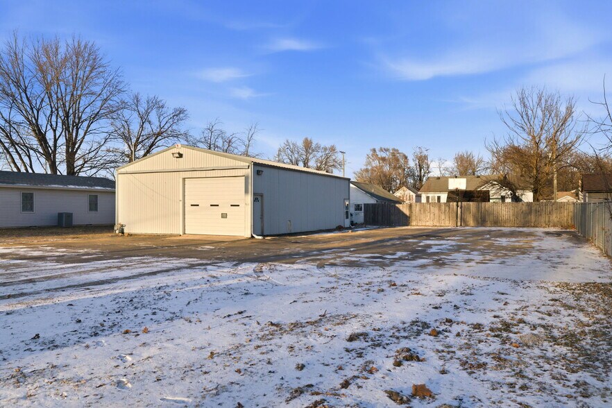 Primary Photo Of 347 E French St, Braidwood Warehouse For Sale