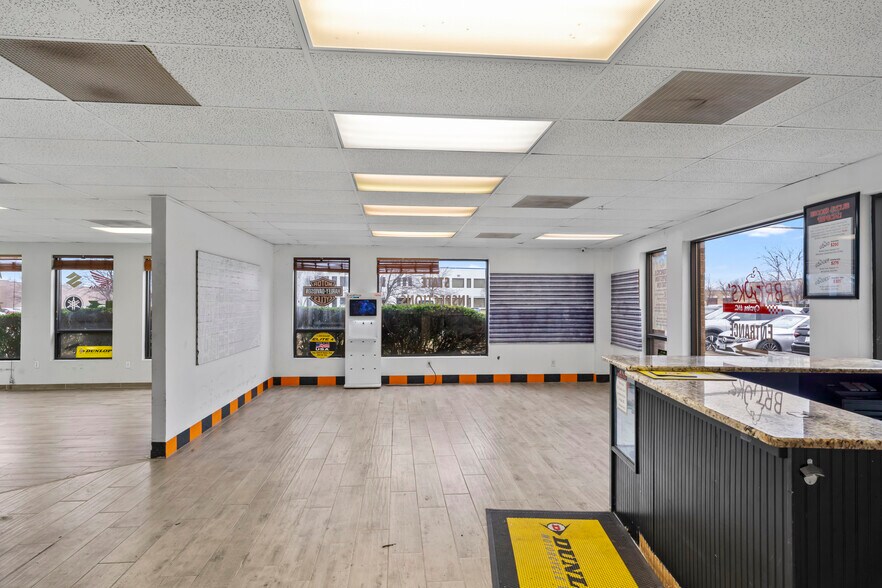 More Photos Of 4215 Walney Rd, Chantilly Light Manufacturing For Lease