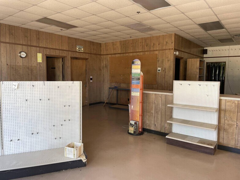 More Photos Of 494 Richardson Rd SE, Calhoun Industrial For Sale