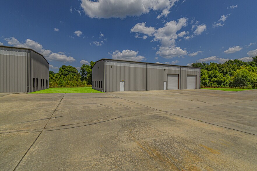 More Photos Of 315 Industrial Park Blvd, Willis Light Manufacturing For Sale