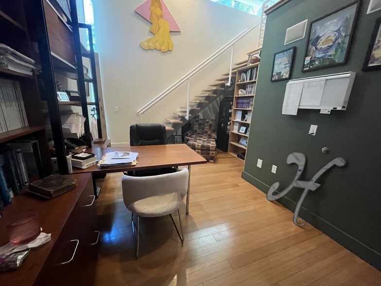More Photos Of 4717 Swift Rd, Sarasota Medical For Sale
