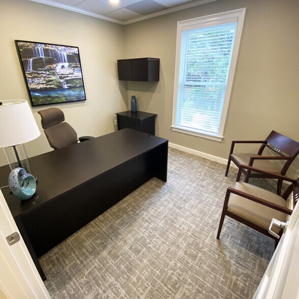 More Photos Of 590 W Crossville Rd, Roswell Coworking Space