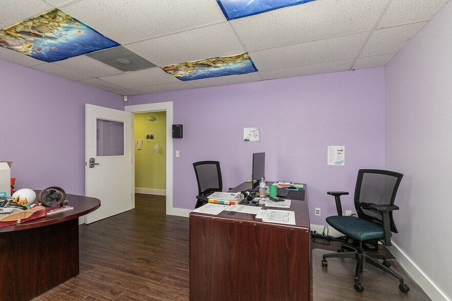 More Photos Of 500 W Daniels St, Ozark Office For Sale