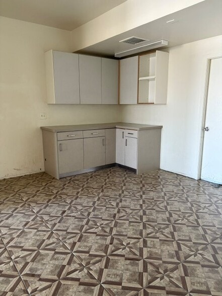 More Photos Of 74794 Lennon Pl, Palm Desert Warehouse For Lease