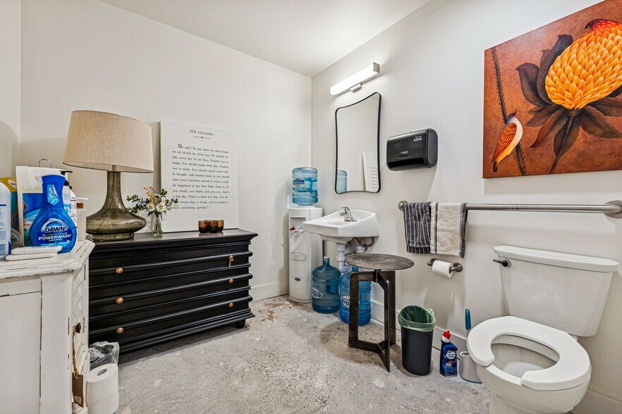 More Photos Of 120 W 9th St, Durango Flex For Lease