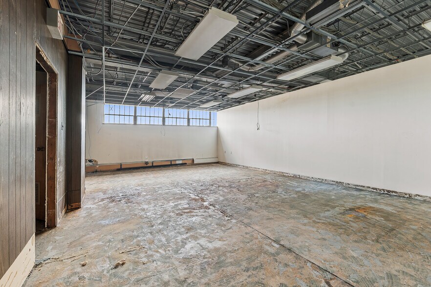 More Photos Of 90 E Union St, Wilkes-Barre Light Distribution For Lease