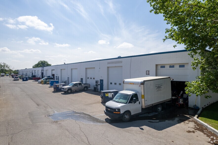 More Photos Of 4504-4540 14th St NE, Calgary Warehouse For Lease