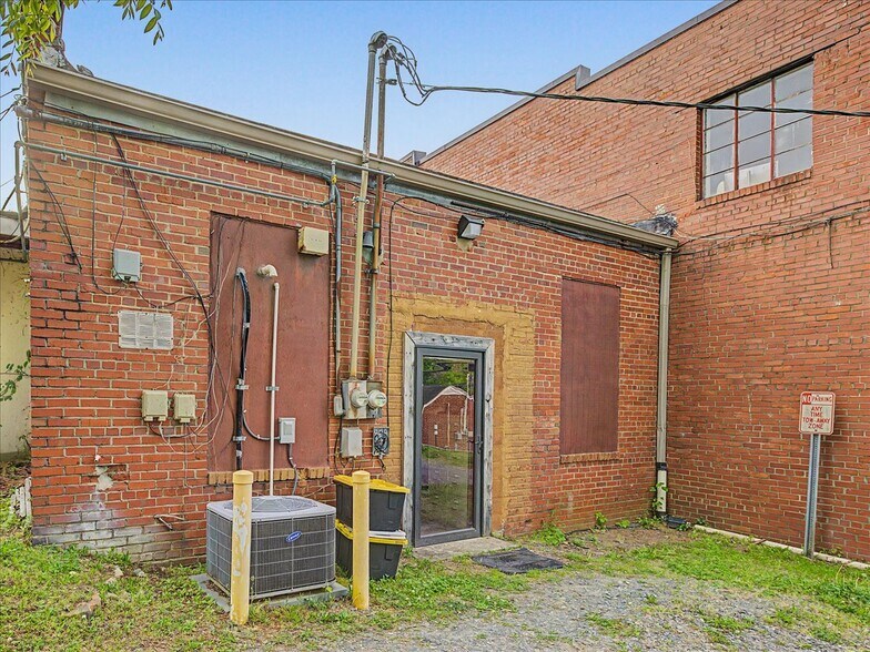 More Photos Of 119 Hillsboro St, Pittsboro Office For Sale