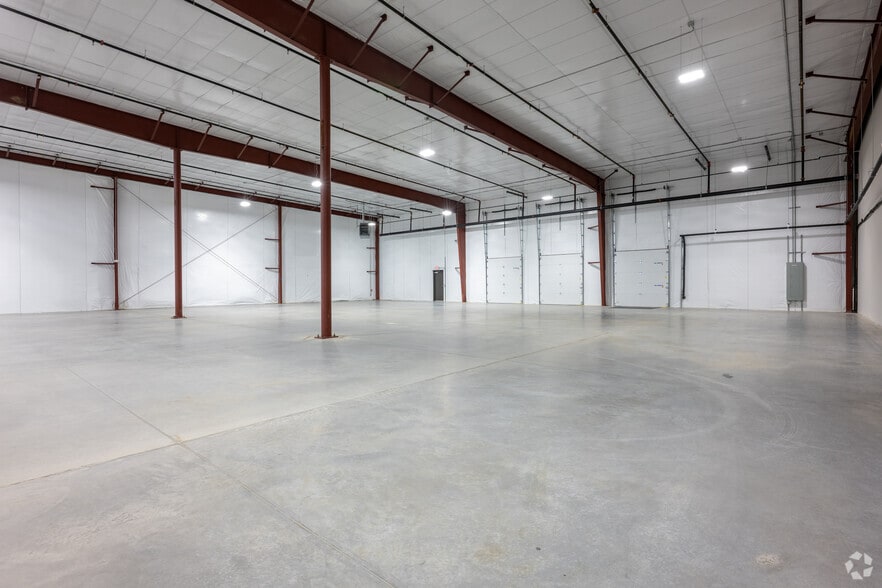 More Photos Of 717 Brigham Rd, Greensboro Flex For Lease