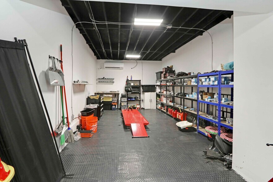 More Photos Of 3705 NW 35th Ave, Miami Warehouse For Lease