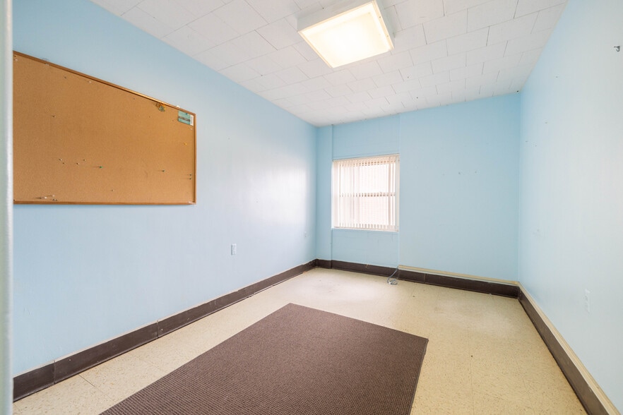 More Photos Of 6902 Chicago Rd, Warren Schools For Sale