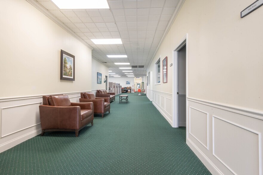 More Photos Of 275 Dixon Ave, Amityville Office For Sale