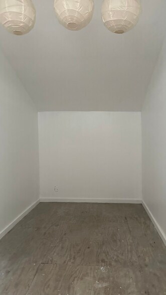 More Photos Of 112 W 17th St, New York Storefront Retail Office For Lease