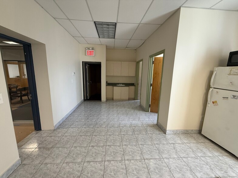 More Photos Of 545 Cary Ave, Staten Island Office For Lease