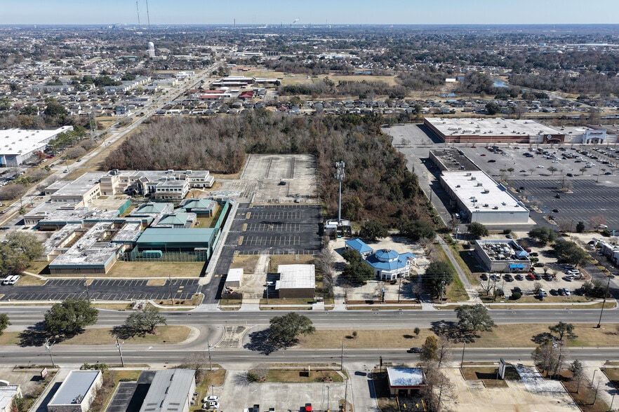 More Photos Of 1705 Manhattan Blvd, Harvey Land For Sale