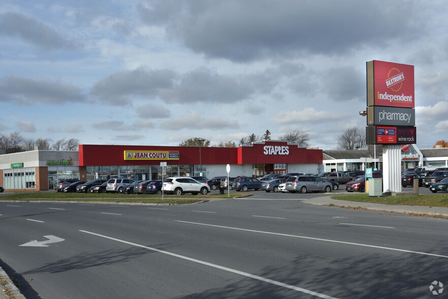 More Photos Of 31 9th St E, Cornwall Storefront For Lease