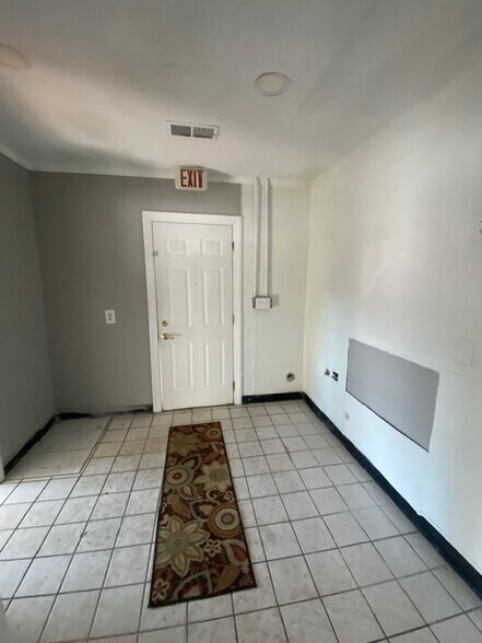 More Photos Of 1617 Ashley River Rd, Charleston Freestanding For Lease