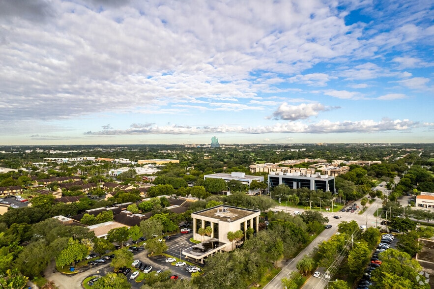 More Photos Of 4600 Sheridan St, Hollywood Office For Lease