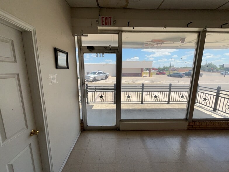 More Photos Of 209 W Avenue D, Copperas Cove Freestanding For Lease