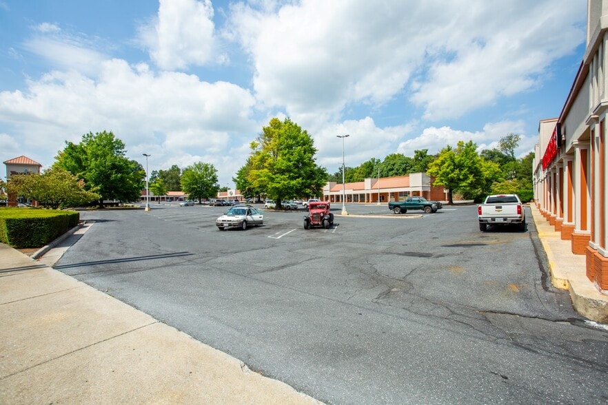 More Photos Of 801-901 W Broad St, Waynesboro Unknown For Lease