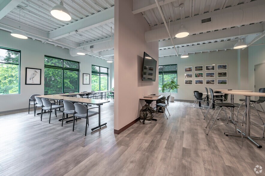 More Photos Of 93 Lake Ave, Danbury Office For Lease