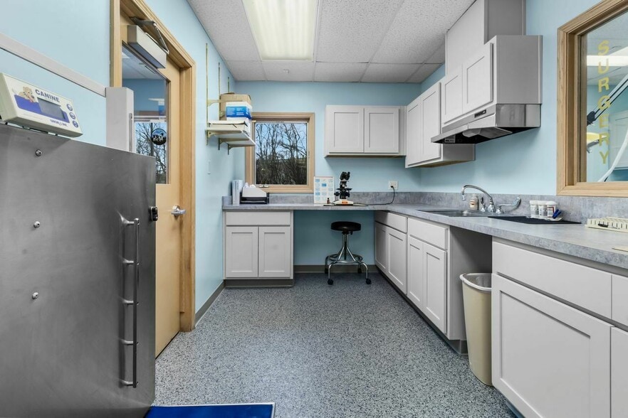 More Photos Of 150 Mensa Dr, Noblesville Office For Sale