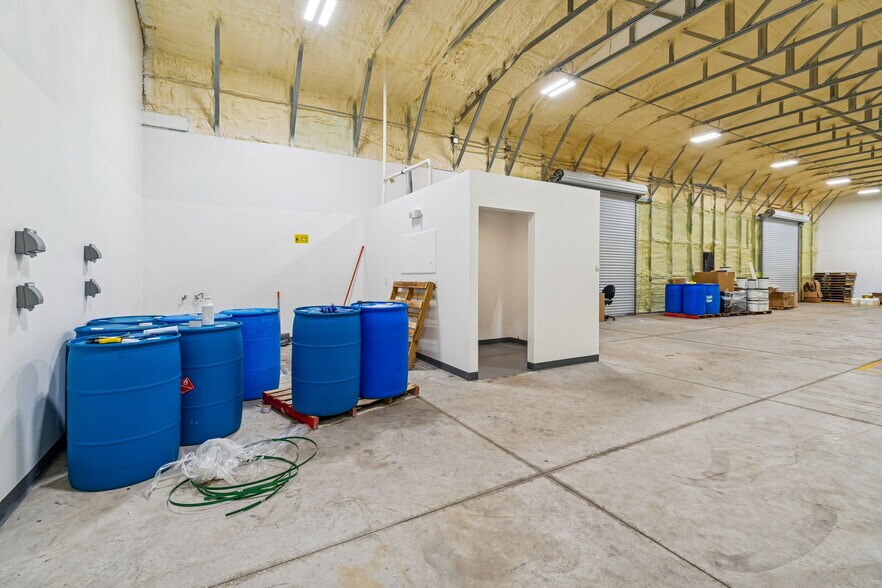 More Photos Of 2820 N 34th St, Tampa Warehouse For Lease