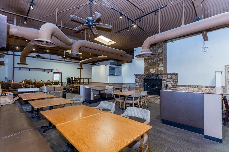 More Photos Of 10456 S Highway 69, Mayer Restaurant For Lease