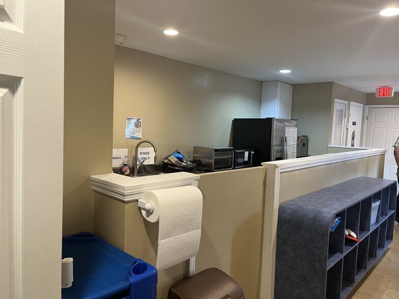 More Photos Of 1329 E Altamonte Dr, Altamonte Springs Daycare Center For Lease