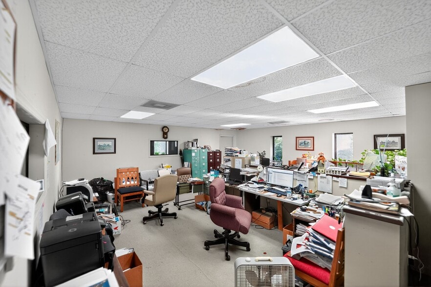 More Photos Of 1101 Roberts Ln, High Point Warehouse For Lease